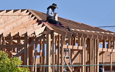 The biggest U.S. homebuilder misses on earnings as it says buyers staying on sidelines