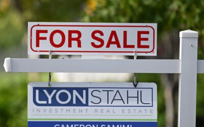 Mortgage rates plummet, sparking a surge of refinances