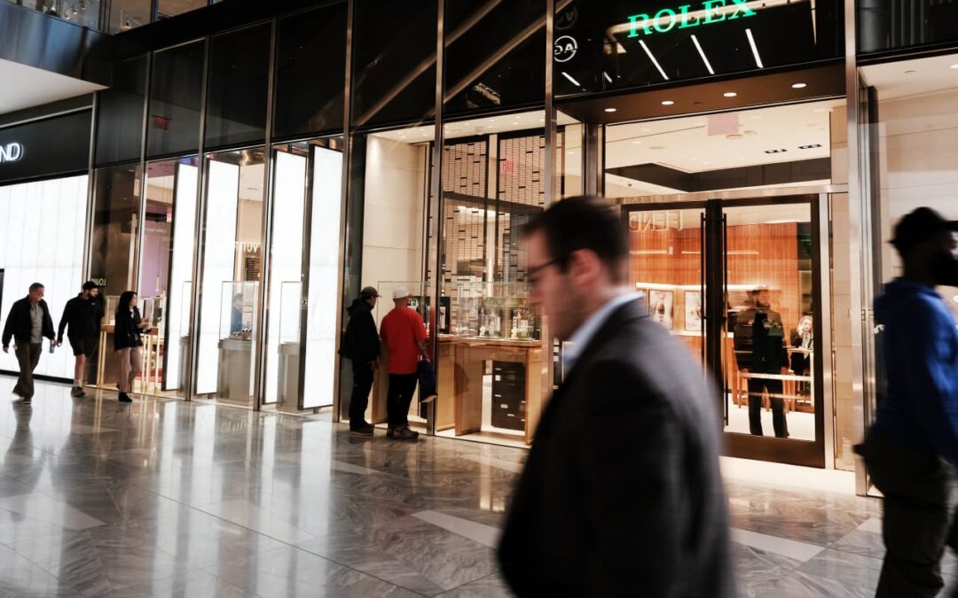 U.S. added more than 1,000 millionaires every day last year, new report says