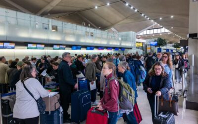 Wall Street is getting worried about United Airlines. Yes, it’s mostly about Newark airport.