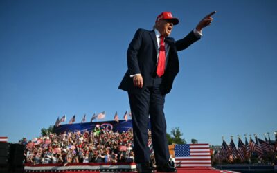 S&P 500 futures and dollar dip as Trump revives tariff tension