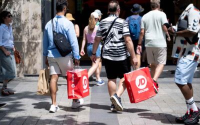 U.S. consumers shun credit cards in May, and borrowing cools